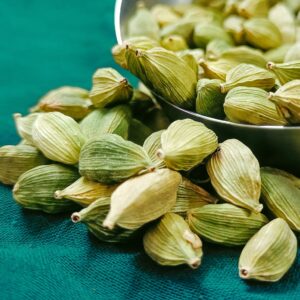 Green cardamom pods